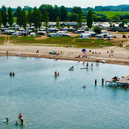 Vikaer & Camping 3*